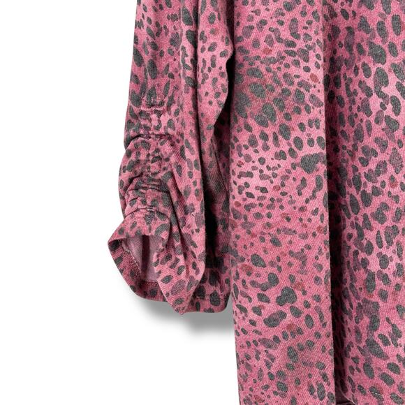 New Democracy V Neck Pick Up Hem Leopard Print Shirt Plus Size 2X Berry Pink - Picture 3 of 7